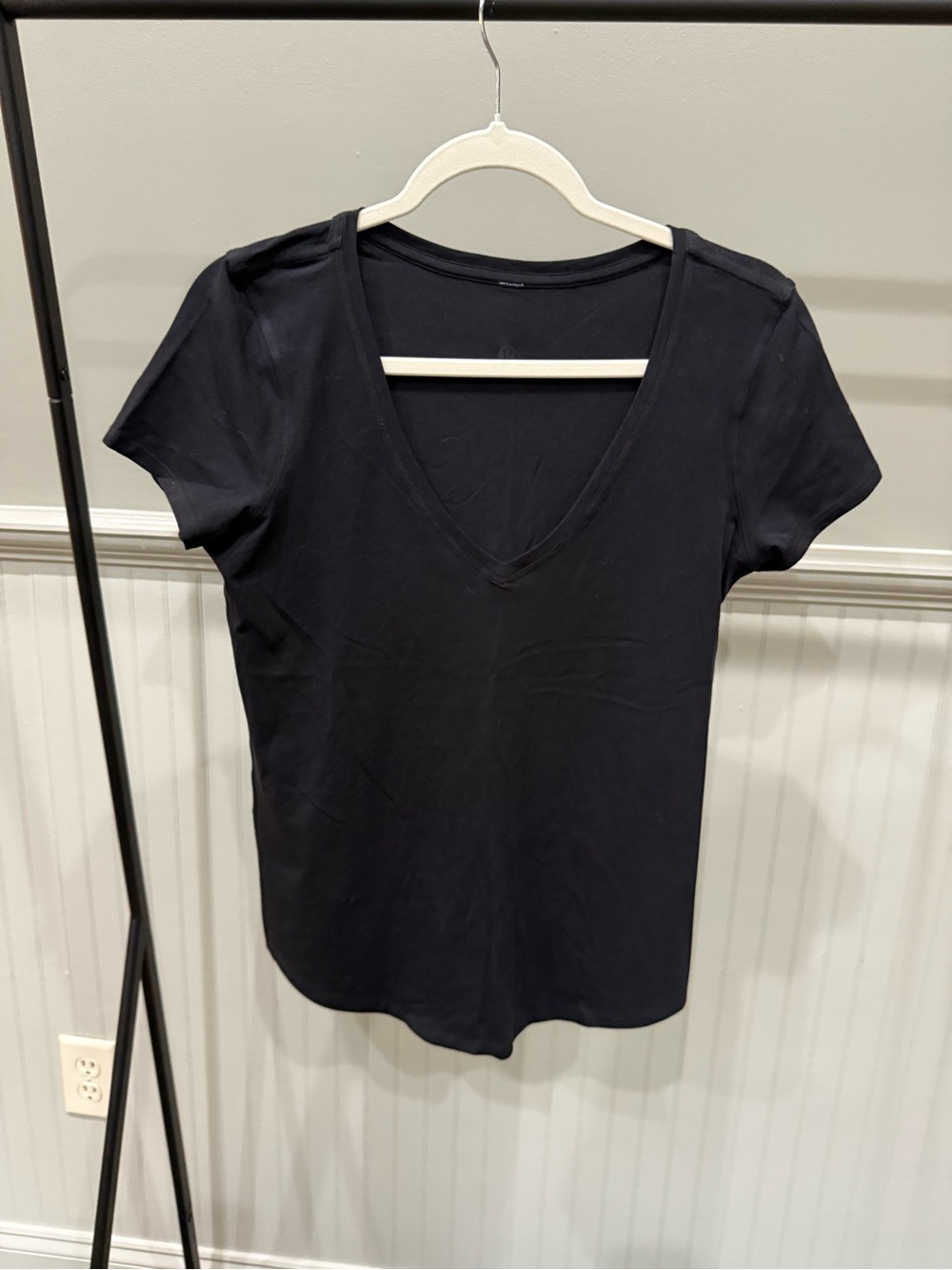 Lululemon Black V-Neck Shirt Size 4